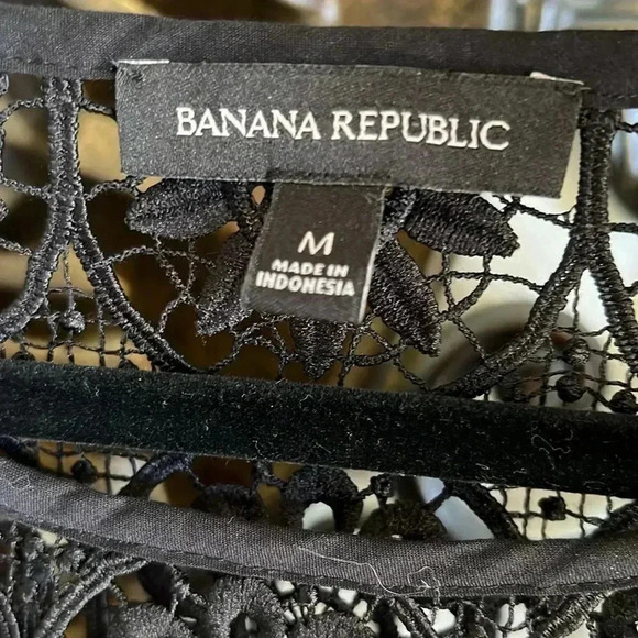 Banana Republic Black Lace Floral Scalloped Short Sleeve Pullover Top Medium - Picture 3 of 12